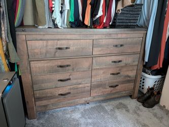 Ashley furniture dresser + nightstand set