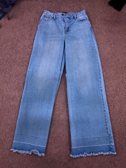 Light Wash FashionNova Jeans - Size 0 US