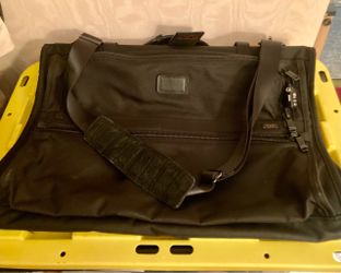TUMI Alpha 2 tri -fold carry on travel garments black