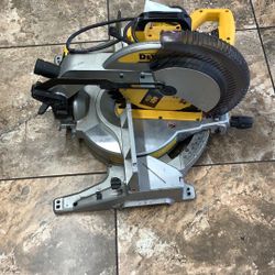 Dewalt Compound Saw DWS715