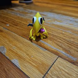 Yellow Rainbow Friends Figure 