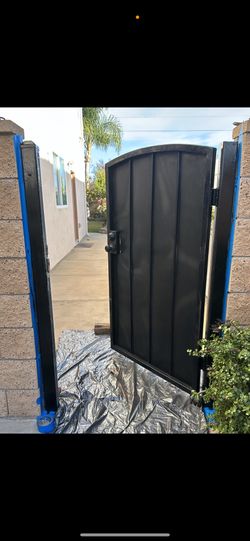 Side Gate