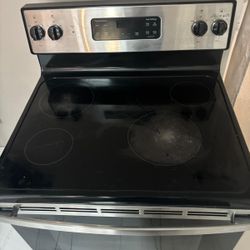 GE Electric Stove – 30”, Used, Needs Minor Repair