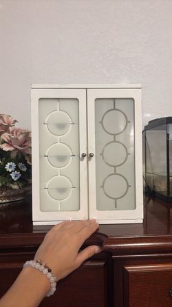Jewelry box