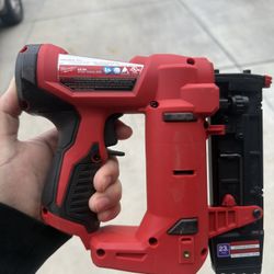 Milwaukee Pin Nailer