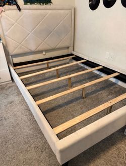 Queen bed, boxspring included