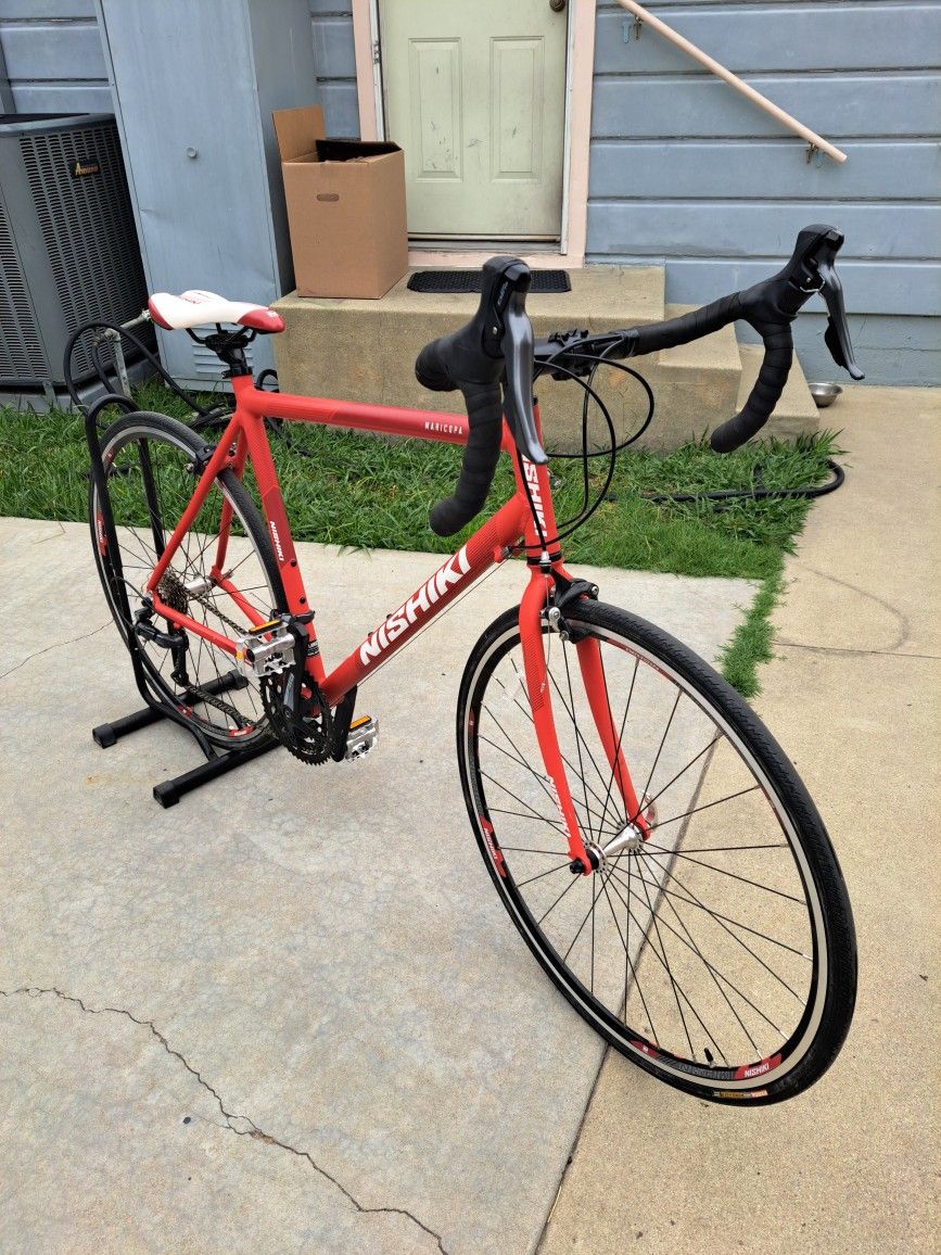 NISHIKI MARICOPA WITH ALUMINUM FRAME 24SPEEDS EXELENT CONDITION TIRES SIZE 700X25C FRAME SIZE 56CM =LARGE SHIMANO COMPONENTS READY TO RIDE 