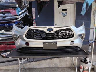 Toyota highlander 2020-2023 front bumper oem