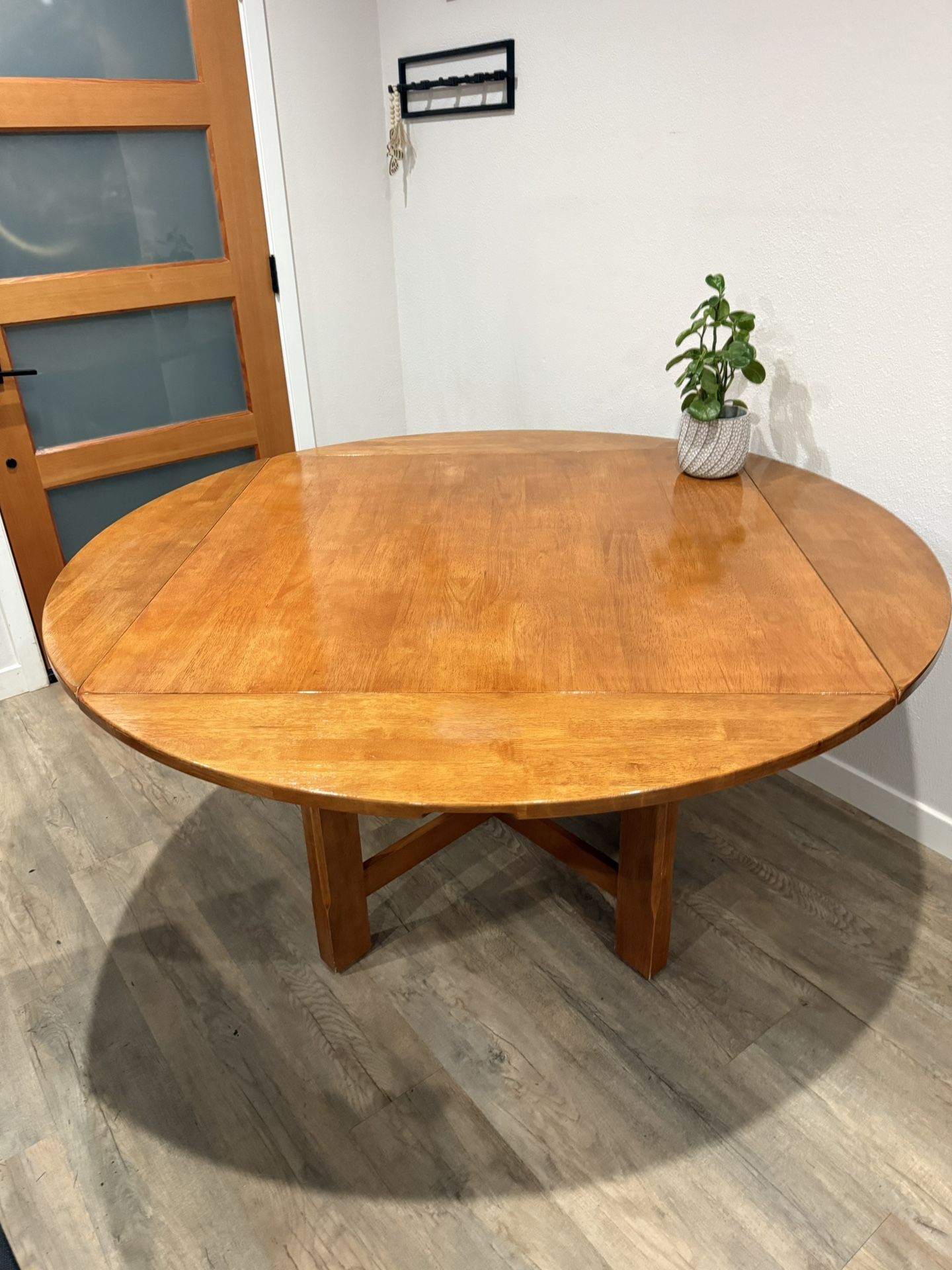 ENGAGING dining table - Seating for 4 to 8 - solid wood - drop leaf - delivery available 
