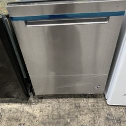 Whirlpool Dishwasher In Stainless Steel New Open Box
