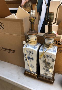 Vintage lamps 2’ tall