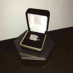 33224-1 14KT WHITE GOLD MEN’S PRINCESS CUT CENTER DIAMOND CLUSTER RING 