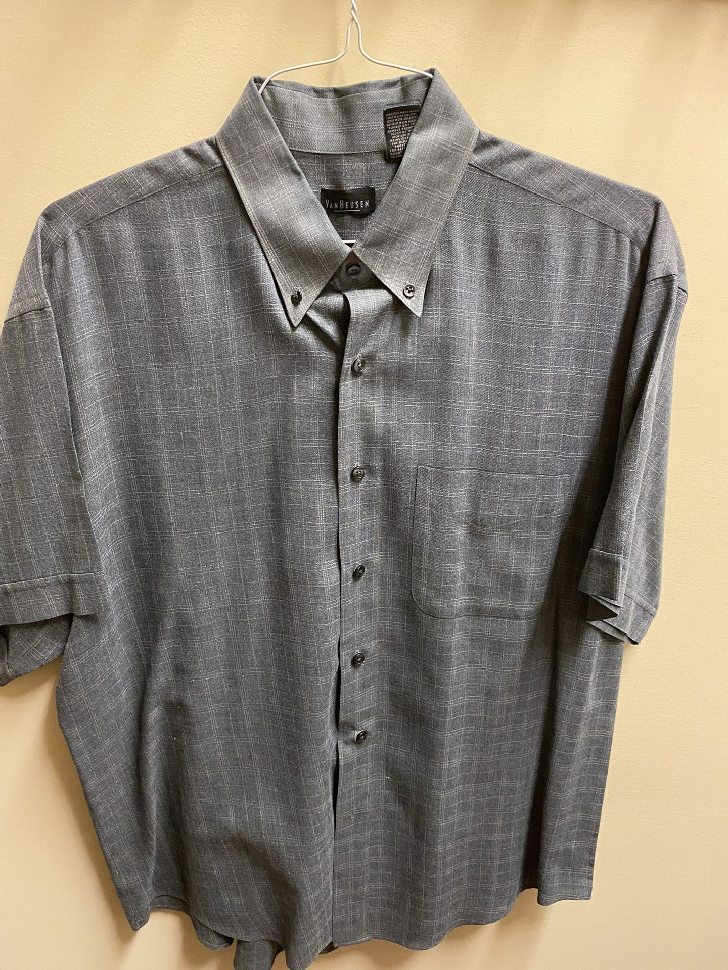 Van Huesen Gray Short Sleeve Shirt L