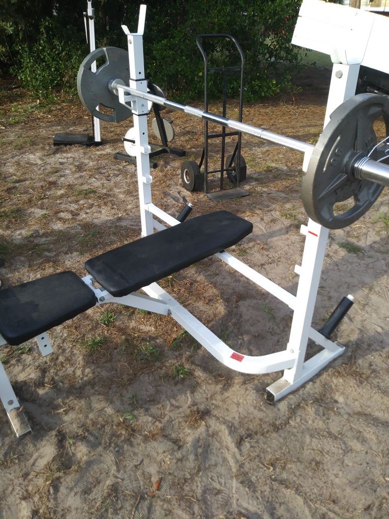 Hibetts weight bench w/weights.bar