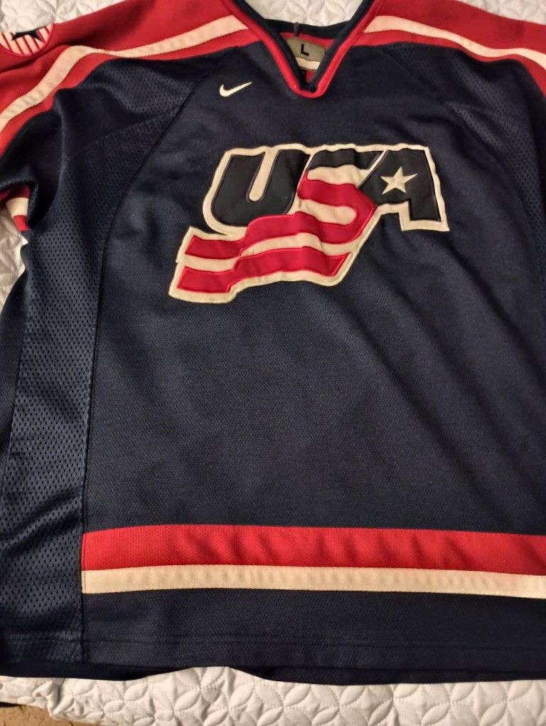 Team USA Vintage Large Hockey Jersey 