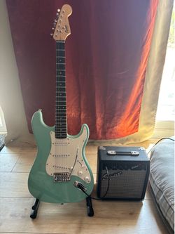 Squier Strat beginner package - amp - picks - strap - tuner