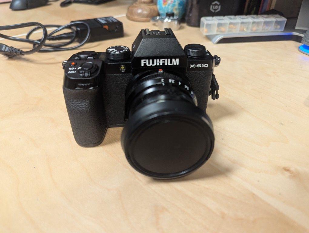 Mint Condition Fujifilm X-S10 And 35mm F2