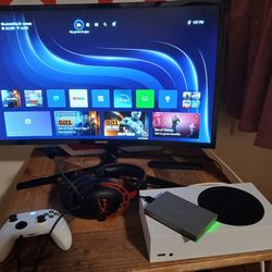 Xbox Series S / 5tb Xbox hardrive / Samsung 4k Curve Screen Monitor / Hyper X Headset 