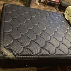 The DreamCloud Premier Rest Mattress (1 King)