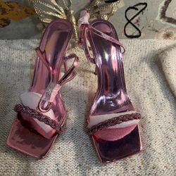 Women Heels. 👠.  size. #8.  check my other offers 