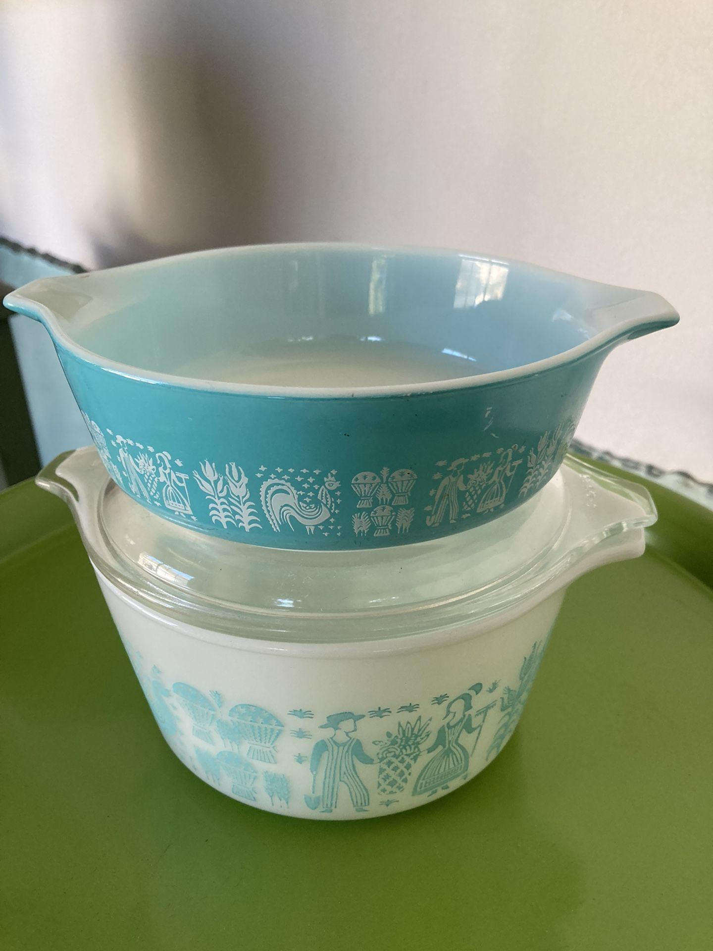 2 Vintage Pyrex Bowls With Glass Lid