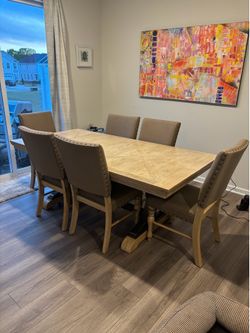 Beautiful dining room table with 6 chairs