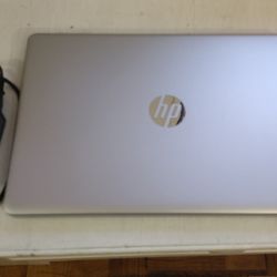 HP Notebook 15-dy1024wm

