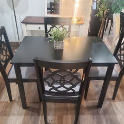 Small Black 5pc Dining Set With 4 Chairs With Fabric (New)