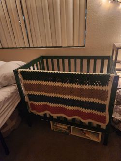 Mini crib with storage