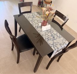 4 Seat Dinning Table