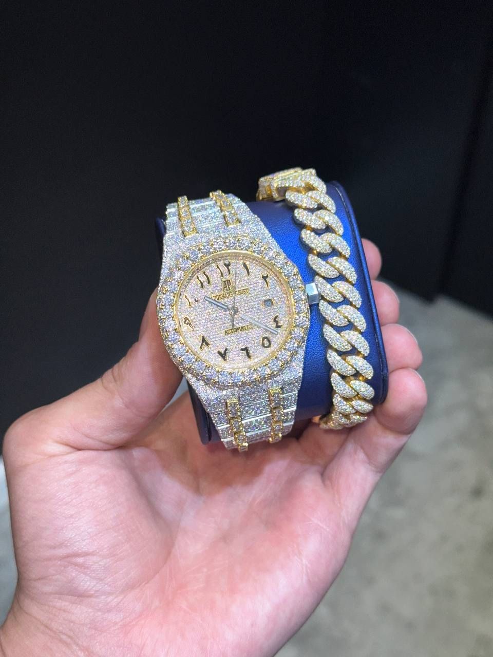 Flash AP Bundle Deal π° Price : Only $999 TODAY β
AP Box And Papers Included π VVS D-Color Moissanite Stones βοΈ Does Not Fade Or Tarnish