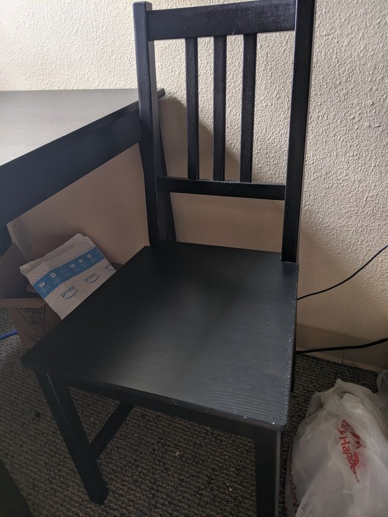 Small kitchen table with 2 chairs