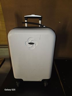 white Samsonite hardside spinner suitcase carry On