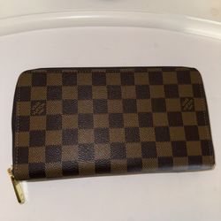 Louis Vuitton Zippy Wallet