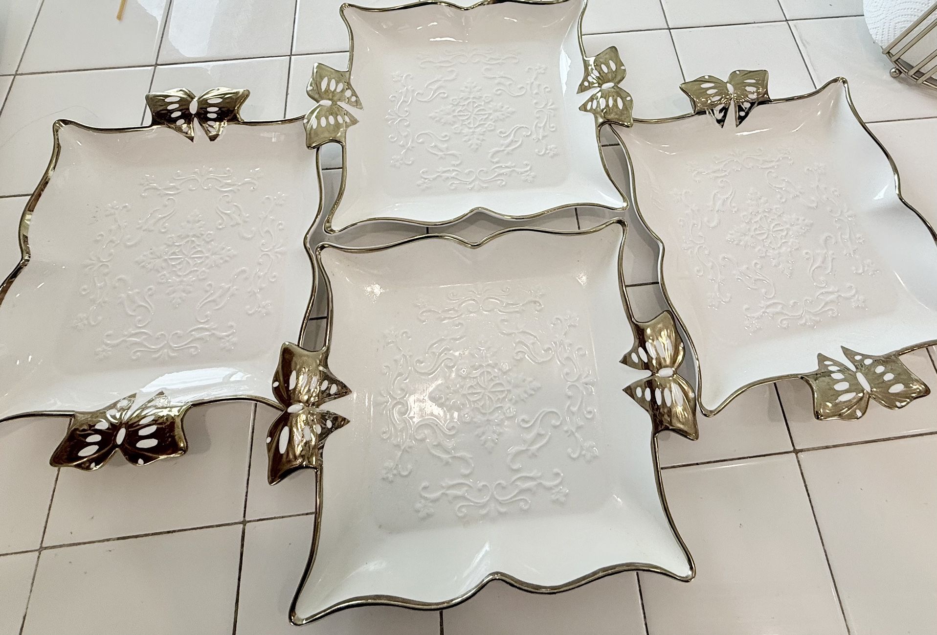 Large serving dishes 4