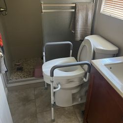 Toilet Support With Rails 