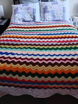 $75 - Vintage Full Size Handmade Afghan