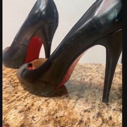 Paid $1,190 Christian Louboutin Black Leather  Peep Toe Pumps  Size 40 -10