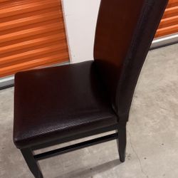 4 Vinyl Chairs With Metal Bottom Very Sturdy