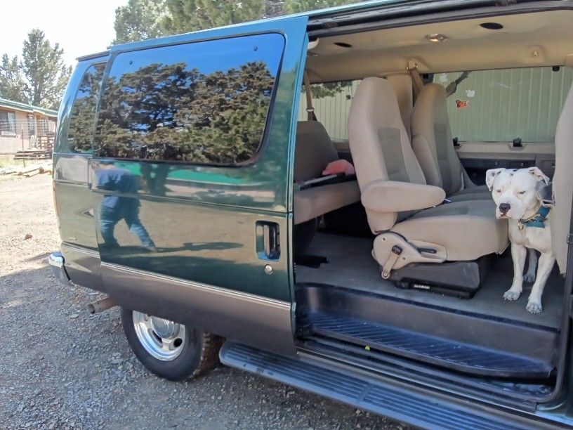Low Miles 2007 Ford Van Seats 7