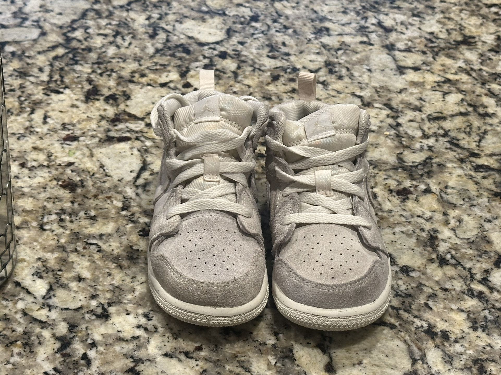 Air Jordan 1 Mid (Toddler) – Size 9C