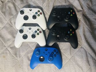5 Used Xbox Controllers - For Parts / Repair Only
