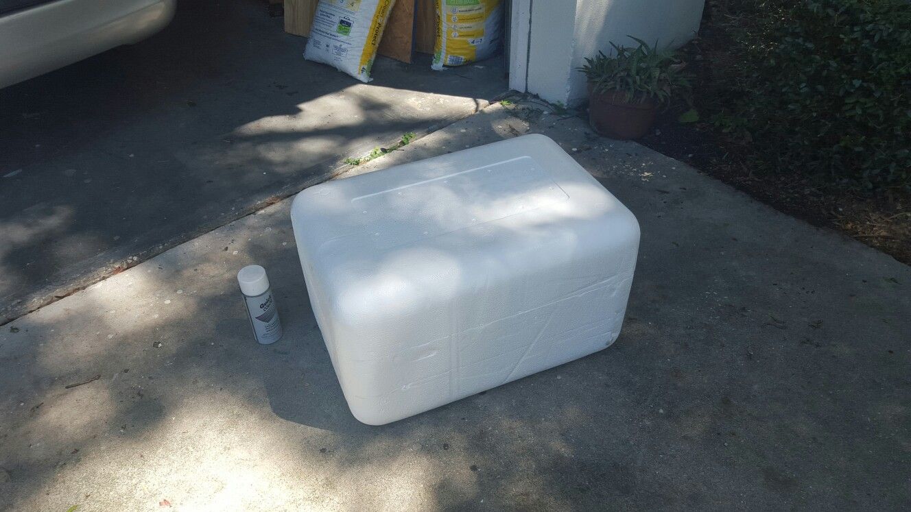Heavy duty Styrofoam cooler..