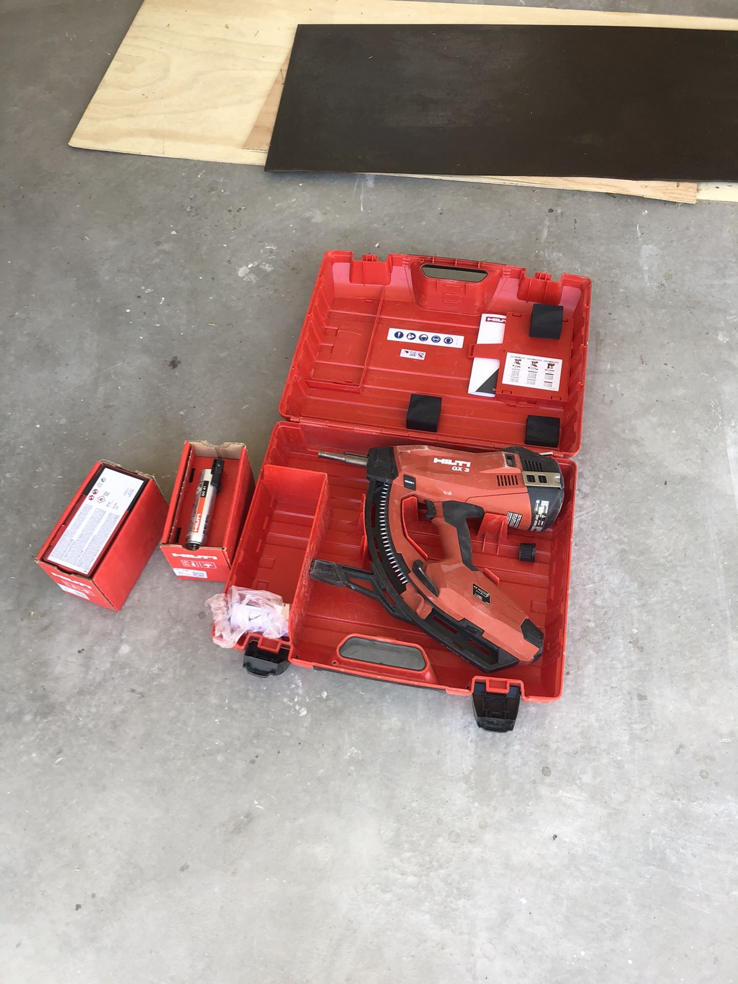 Hilti gr3 nail gun used two times good condition