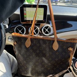 Louis Vuitton Neverfull leather bag