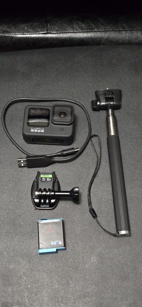 GoPro HERO9 Black + 64GB mSD +Extras