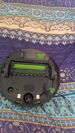 This is an iRobot Roomba j7- Self Emptying