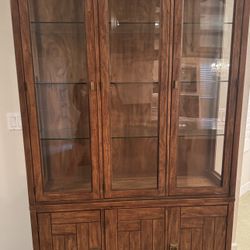 DREXEL HERITAGE Woodbriar Collection Rustic European 46" Lighted Display China Cabinet 957-414