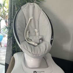 4 Moms Swing
