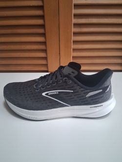 Brooks Hyperion Women's Running Shoe * Size: 7 (Medium)